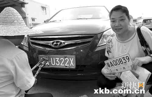 单双号换牌启动 500车主昨成功换牌号