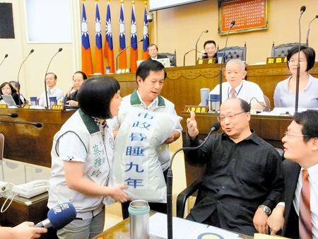 台海网10月6日讯"五都"选举越来越热,刻正进行施政询答的台中市议会