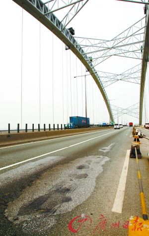 广州丫髻沙大桥承建方称大桥开裂主因是超载