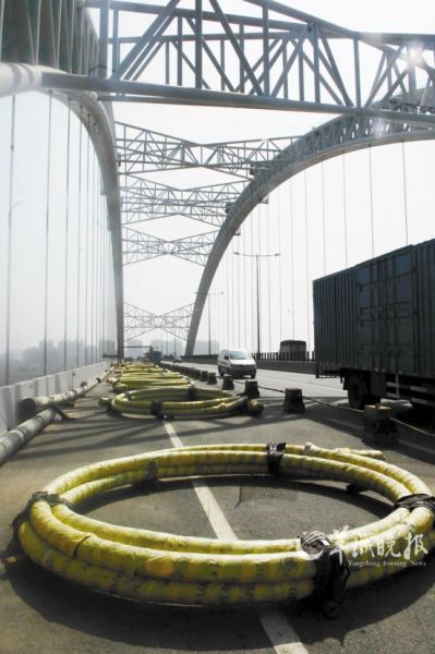 广州丫髻沙大桥开裂疑因钢结构特点及超载所致