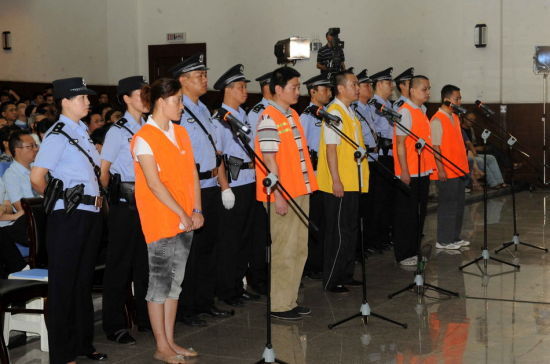 7月25日,劉襄,奚中傑,肖兵,陳玉偉,劉鴻林(前排從右至左)5名被告在