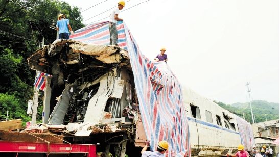 網絡視頻上滿坑的車體殘片哪裡去了 ●溫州西站為何戒備森嚴