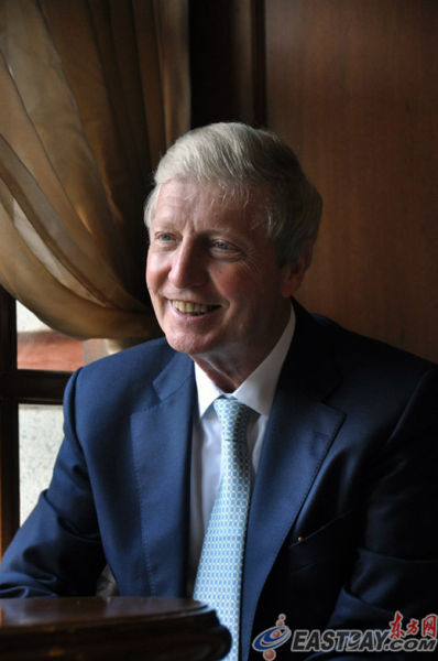 新晋诺奖得主朱尔斯·霍夫曼于4日晚上离沪