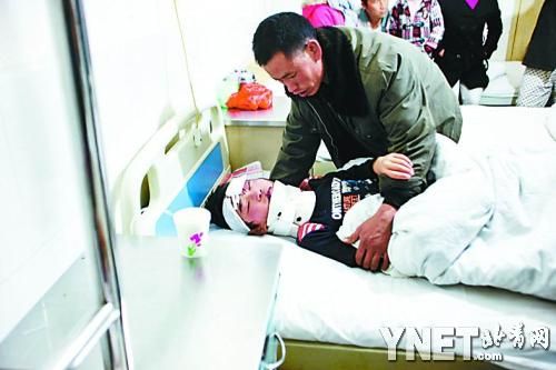 > 正文      云南丘北县"马的士"校车造成两死23伤的安全事故余波还未