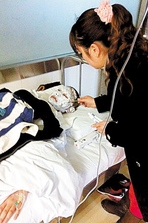 13岁男孩被烧得面目全非
