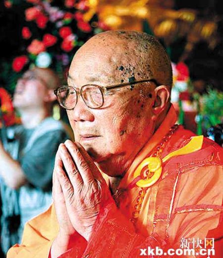 佛门泰斗"本焕长老"化身窑 七彩舍利超百颗