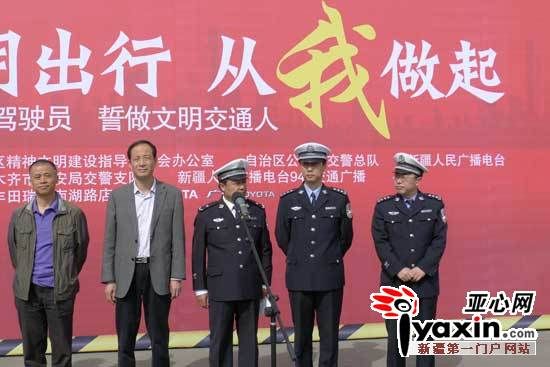 支队长黄培新(右二),交警总队事故处理和秩序管理支队副支队长王云