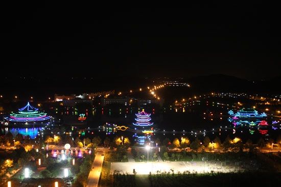 威海西霞口村别墅区里的乡村生活