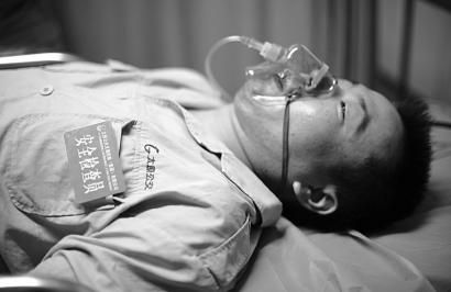 开着公交突然全身抽搐紧急时刻他把车停稳了