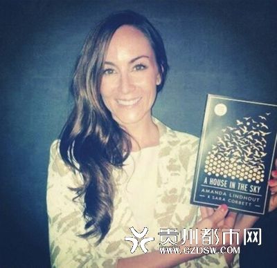 据报道,加拿大女记者阿曼达·琳霍特几年前在索马里被绑架,囚禁长达15