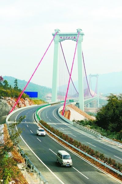 11月30日,张花高速公路澧水特大桥.