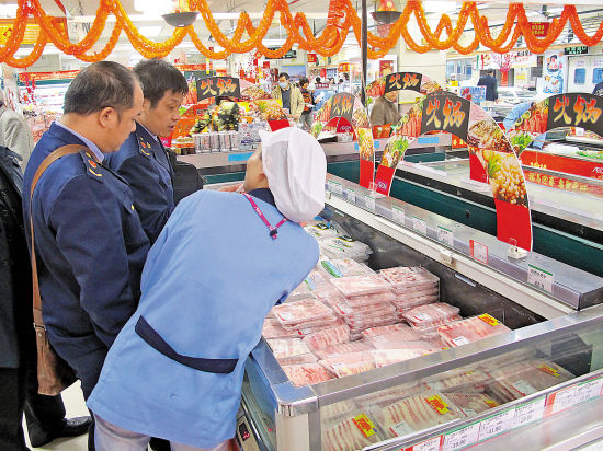 钱瑜 赵宝彤 何叶舟羊城晚报13日曝光珠海6家农贸市场肥羊涉嫌掺假后