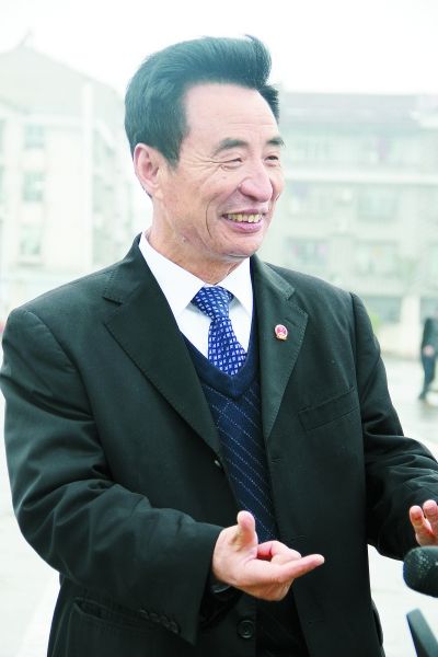 李寒露 摄本报记者 周勇军 李寒露【事迹回放】杨绍军,男,68岁,全国