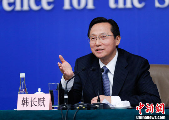 两会观察部级官员频被问私事的中国式进步