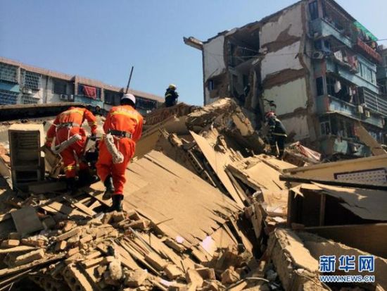 当日9时许,浙江省奉化市居敬小区一幢房屋发生部分坍塌,目前人员伤亡