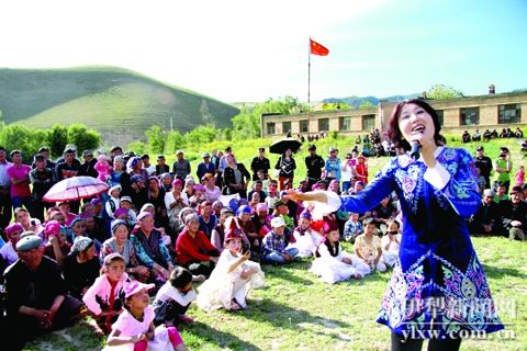 新疆伊宁县:歌声飞进小山村