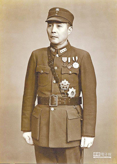 西安事变蒋介石遇袭细节:灰衣人朝其房间开火