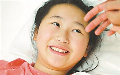 12岁女孩车轮下勇救3岁童