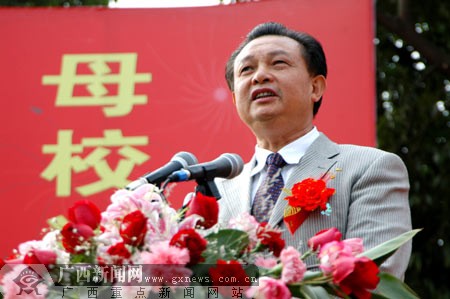 黄旭胡摄意气风发的今日昭中学子.黄旭胡摄.昭平县委书记刘中奇讲话.