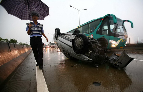 圖文:翻車_新聞中心_新浪網