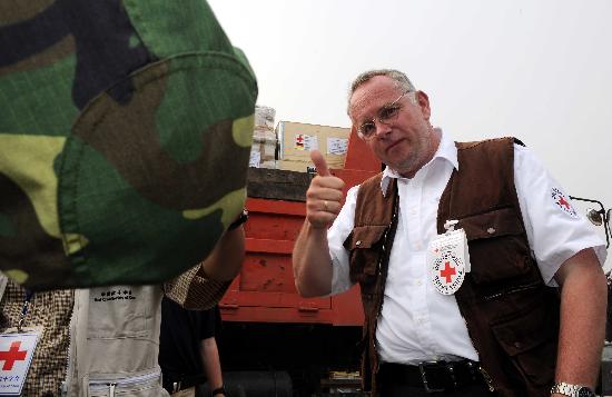 图文:德国支援灾区医疗队抵达汶川地震灾区