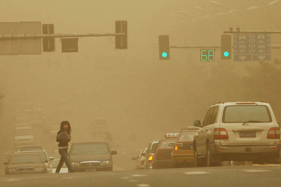 组图:长春市遭黄色扬尘天气