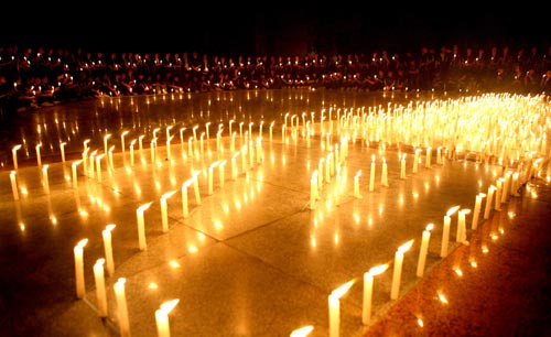 汶川地震蜡烛图片