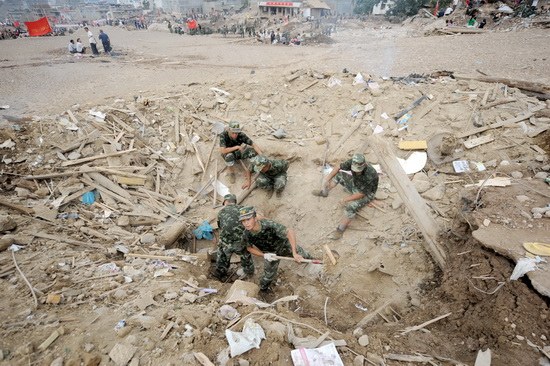 甘肃舟曲泥石流已致1117人遇难627人失踪(图)