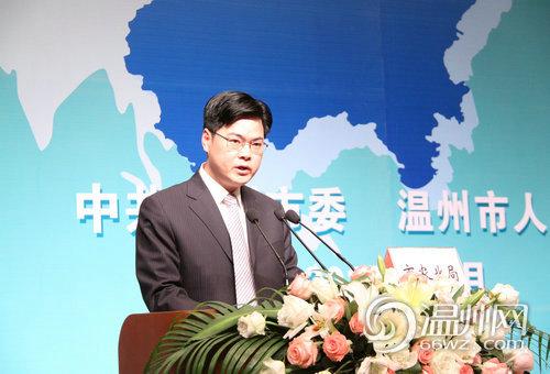 组图市农业局局长陈应许作工作汇报并表态