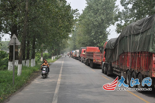 320国道江西芦溪至宜春段堵车40余公里(图)