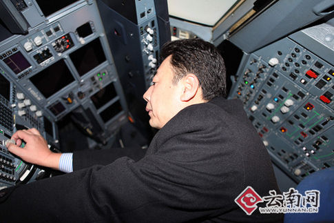 东航云南新年"首飞"(组图)