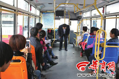 留下一车人找钱包 钱包没找到乘客为啥不走了(图)_新浪新闻