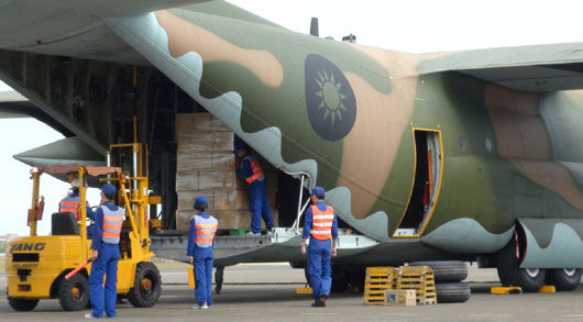 台方赈灾物资 由台军c130运输机运抵菲律宾(图)