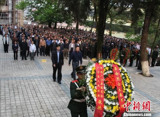 广东广宁公祭粤桂湘边纵队烈士(图)