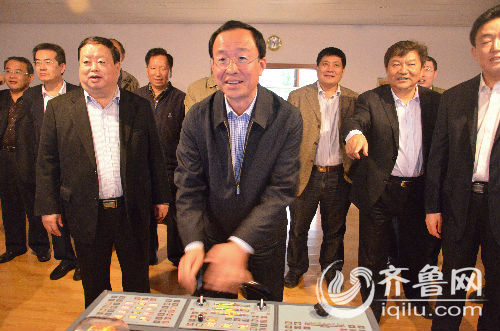 滨州职业学院党委书记崔其忠为中心揭牌揭牌仪式现场齐鲁网滨州10月15