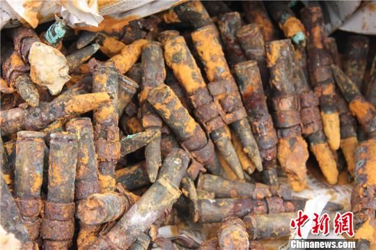 浙江舟山警方集中销毁1000余发各式子弹图