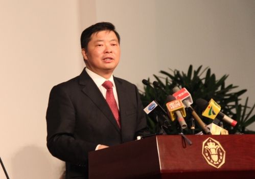 昨日上午,欧阳卫民,蔡朝林接过任命书,正式上任广州市副市长