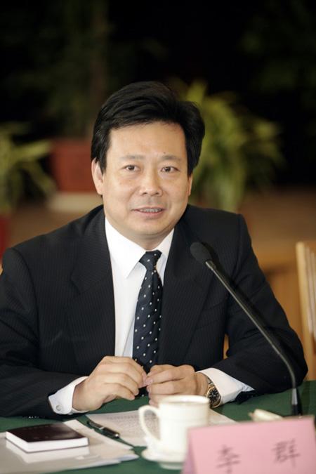 日前,中共中央批准,李群同志任中共青岛市委书记.