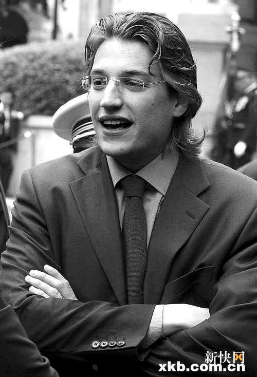 萨科齐的二儿子让,现年25岁(与发妻玛丽所生)