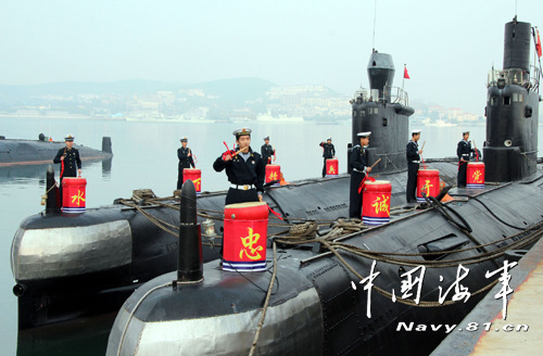 海军部队官兵收听收看十八大热烈迎接盛会召开