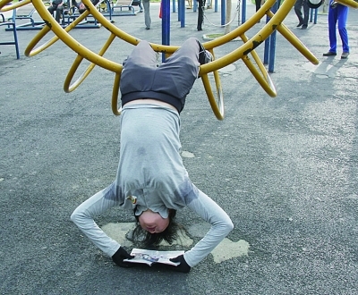 这个报纸看得难度高