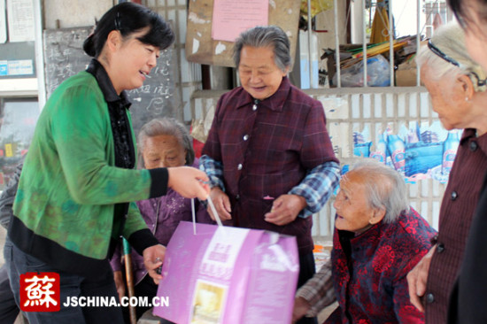 最美勤廉干部许文英让上访村变成幸福村的女支书