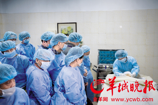 广州殡仪馆首次举办开放日活动 近百市民探秘(图)