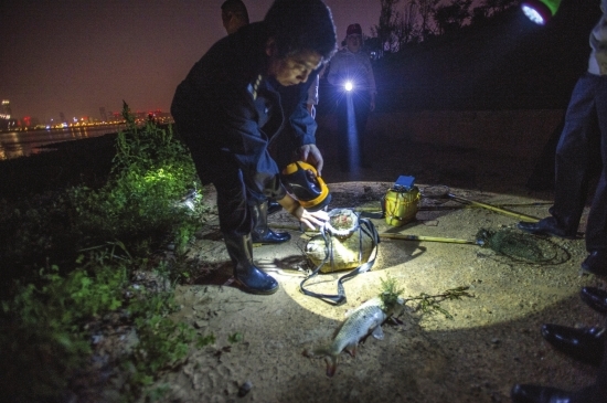 湘江干流禁漁期 夜查兩小時發現四起電打魚