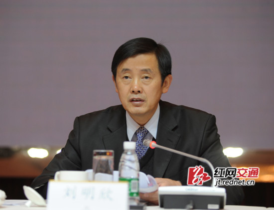 湖南省交通运输厅党组书记,厅长刘明欣在会上讲话.