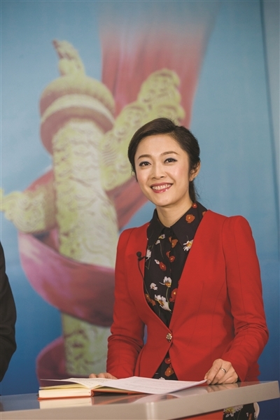 右一为特约主持人代晓乐,右二为主持人仇惠栋.