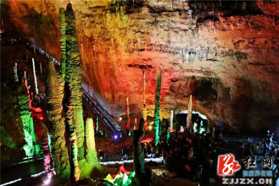 白天看山，晚上观洞！4月1日起黄龙洞景区开放夜游_新浪新闻