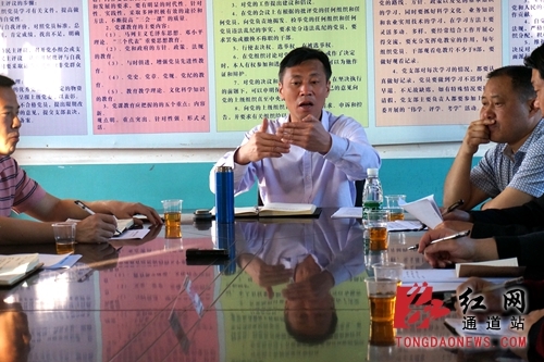 通道县长赵旭东调研县溪镇安置小区工作