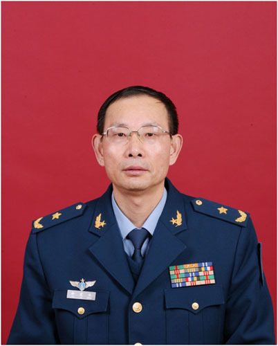 点击图片进入下一页余爱水是北京军区空军副政委,空军少将军衔.