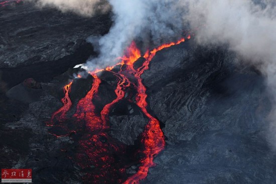 外媒日本口永良部岛火山喷发130名居民疏散